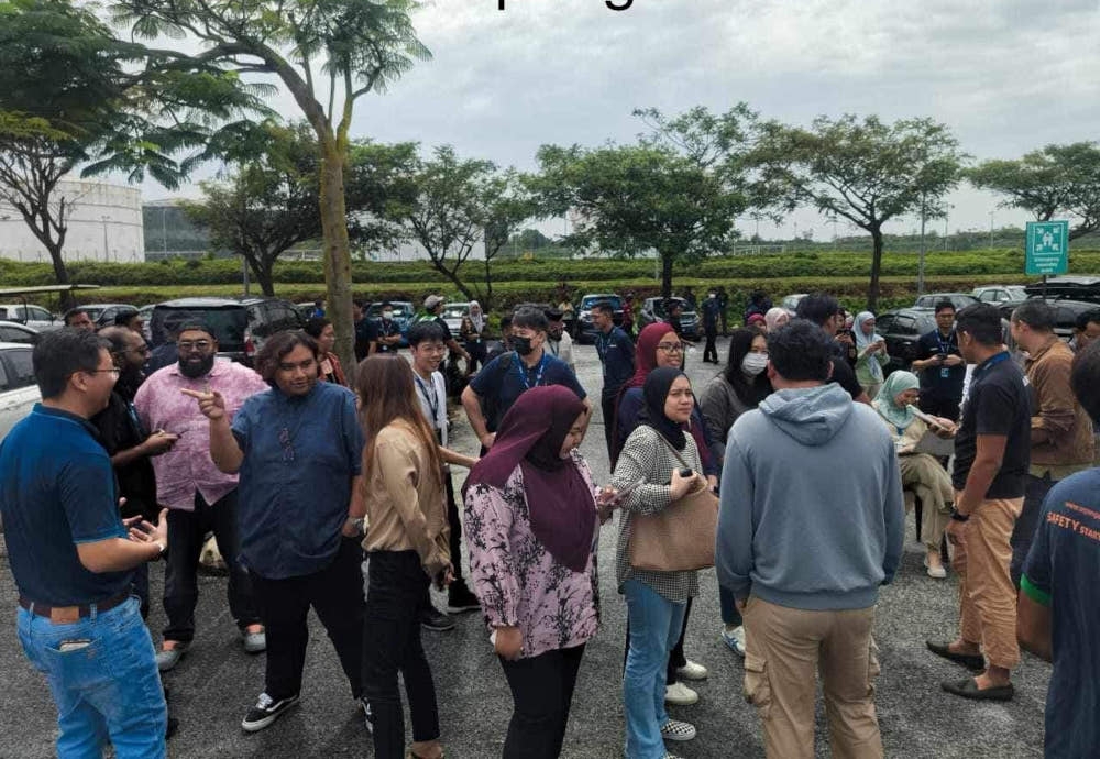 Staff from Sepang Aircraft, MAS Engineering Hangar, and CAE gathering at the KLIA Southern Support Zone Aircraft Engineering area, July 4, 2024. — Picture from Facebook/Sepang Viral 