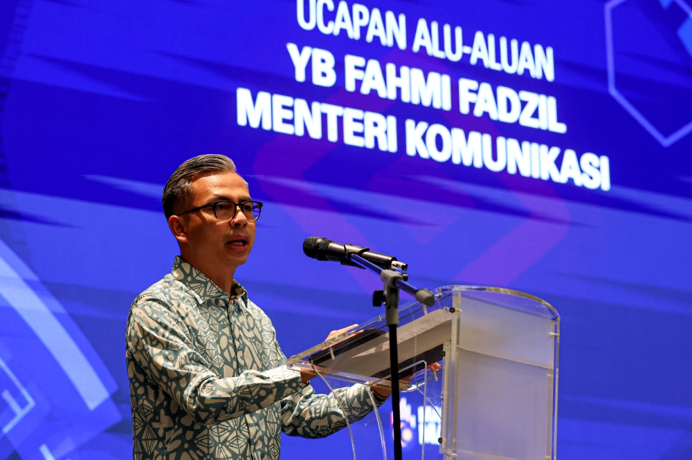 Fahmi said that telcos have given their assurance there will be no additional costs for consumers after the rollout of the second network. — Bernama pic