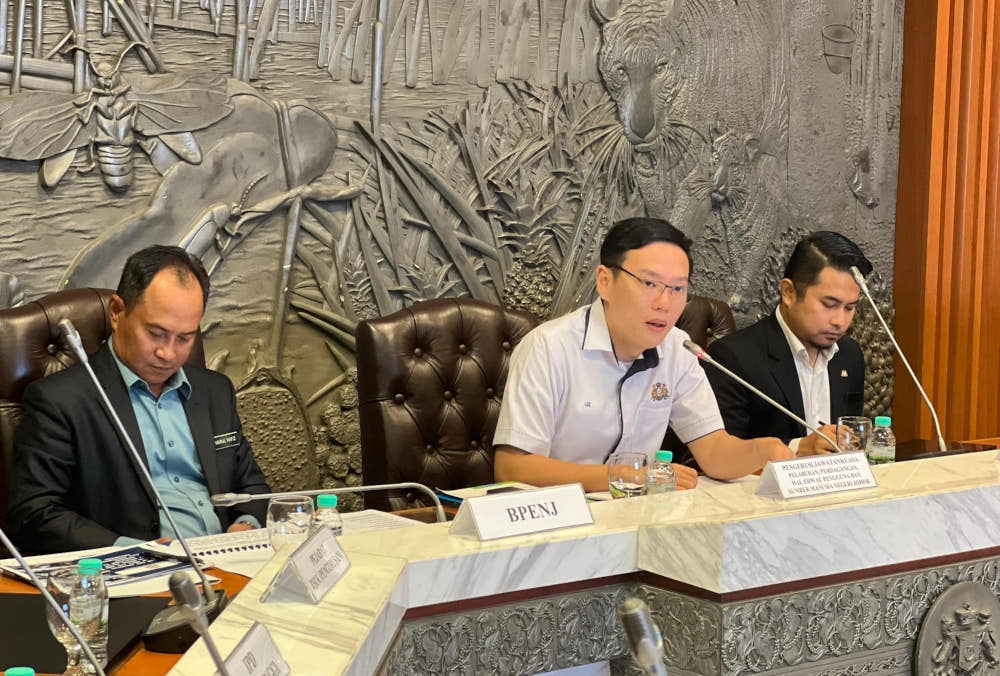 State Investment, Trade, Consumer Affairs and Human Resources Committee chairman Lee Ting Han said among the five primary objectives, the task force will discuss and resolve issues related to foreign workers in Pengerang; plan and implement actions concerning foreign workers’ quarters; and devise both short-term and long-term solutions to the foreign worker influx. — Picture from Facebook/Lee Ting Han