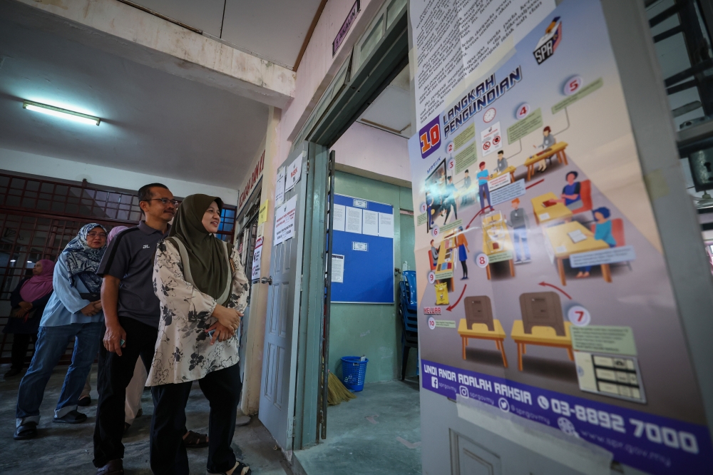 Voters wait for their turn to cast their ballot in the Sungai Bakap state by-election at Sekolah Menengah Kebangsaan (SMK) Bandar Tasek Mutiara in Nibong Tebal July 6, 2024. — Bernama pic