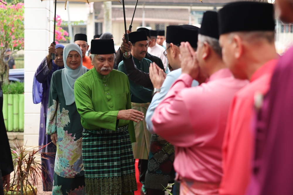 Yang di-Pertuan Besar Negeri Sembilan, Tuanku Muhriz Tuanku Munawir, arrives for state-level Maal Hijrah 1446/2024 celebrations at the State Mosque in Seremban July 6, 2024. — Bernama pic