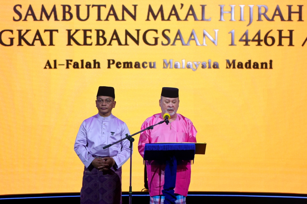 Sultan Ibrahim gives his Royal Address during national-level Maal Hijrah 2024/1446H celebrations at the Putrajaya International Convention Centre in Putrajaya July 7, 2024. Also seen is Minister in the Prime Minister’s Department (Religious Affairs) Datuk Dr Mohd Na’im Mokhtar. — Bernama pic