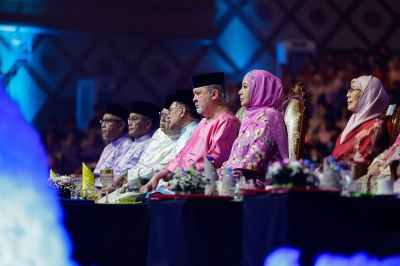 King warns against social media divisiveness and extremism