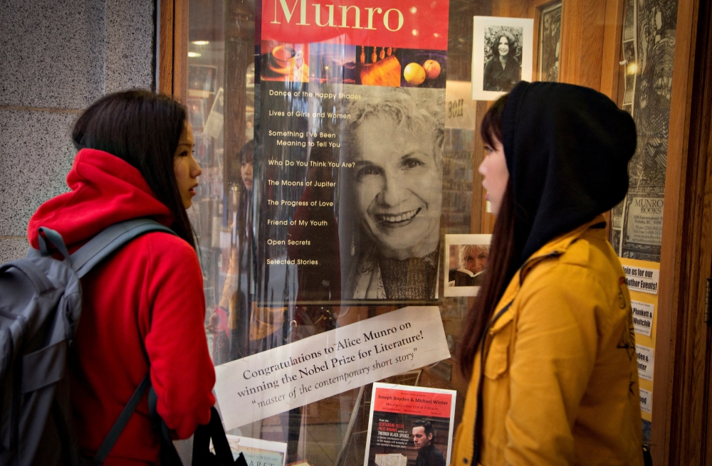 Customers look at a window display congratulating Canadian author Alice Munro at bookstore Munro's Books after she won the Nobel Prize for Literature in Victoria, British Columbia October 10, 2013. — Reuters file pic