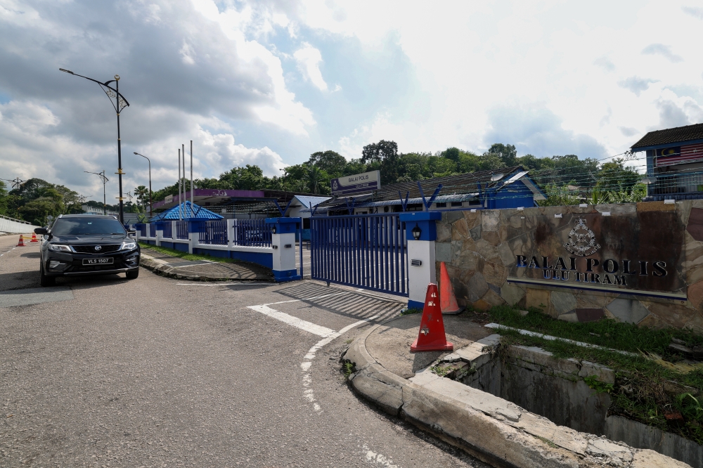 Two policemen and another was injured by a lone attacker at the Ulu Tiram police station in Johor on May 17, 2024. ― Bernama pic
