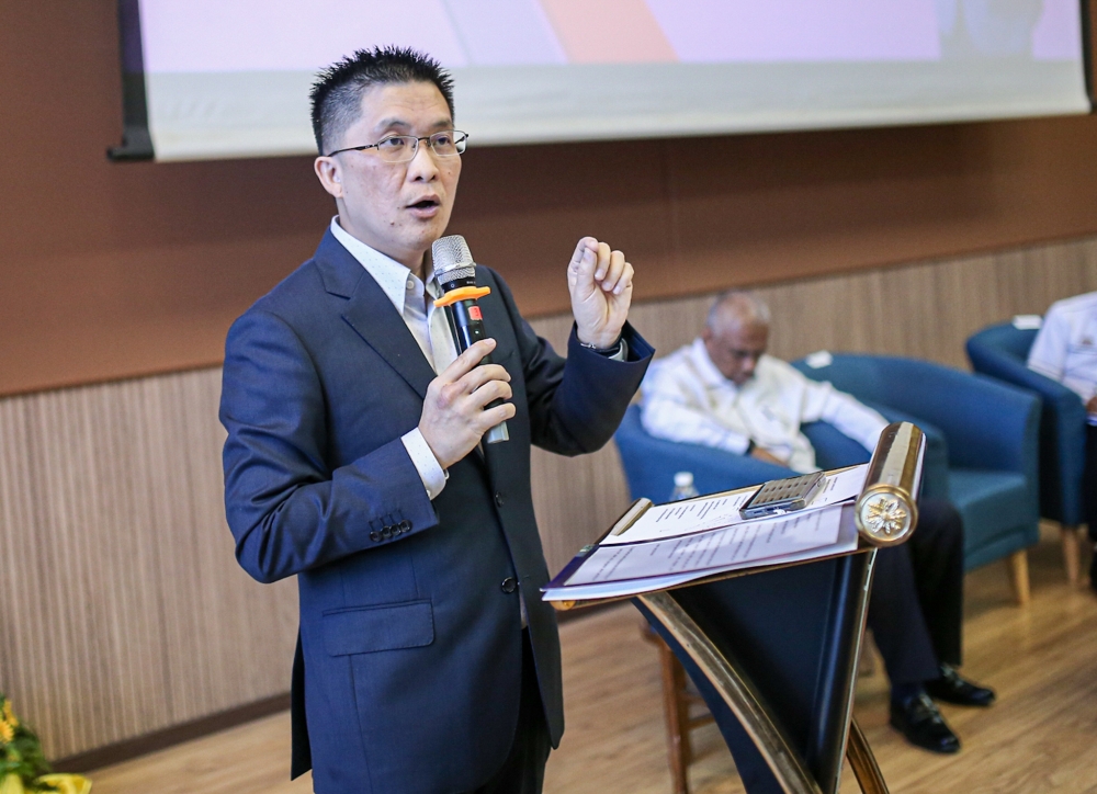 Deputy Education Minister Wong Kah Woh today said that the government is planning to give allowances to Sijil Tinggi Persekolahan Malaysia students and teachers. — Picture by Farhan Najib