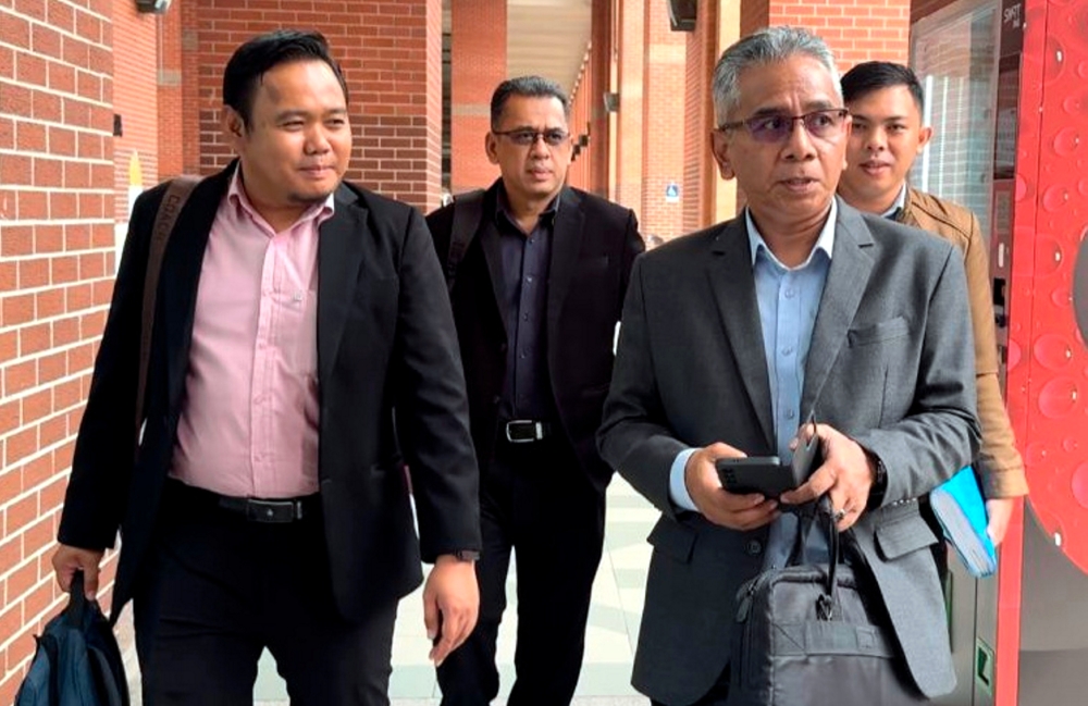 A team from the Malaysian Anti-Corruption Commission (MACC) visited the Ministry of Human Resources in Putrajaya. July 9, 2024. — Bernama pic