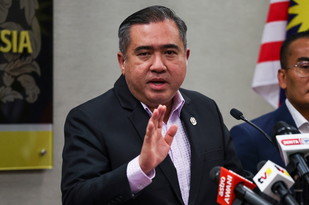 Transport Ministry Anthony Loke said the A-G’s Report needs to be looked at from various angles and not simply to say that MRT Corp is not sustainable because it is indeed the government’s development capital fund expenditure that will take a long time to register earnings. — Bernama pic  