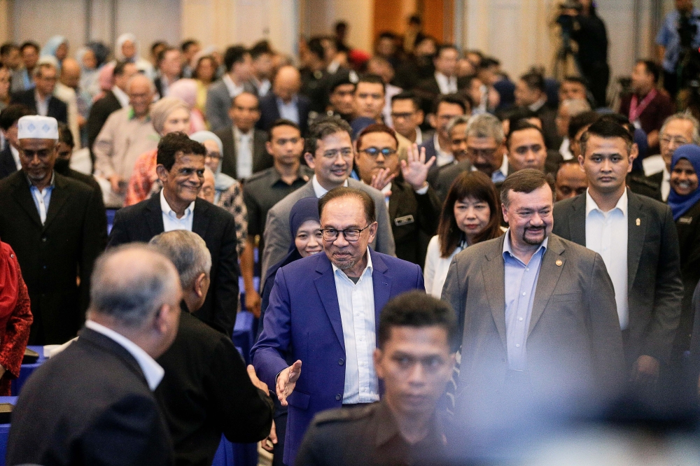 Prime Minister Datuk Seri Anwar Ibrahim’s efforts in attracting high-value sectors such as semiconductor fabrication and digital technology, expedite foreign direct investment (FDI) approvals and improve the ease of doing business have significant implications for both Malaysia and the broader Asian region, Forbes Magazine reported. — Picture by Sayuti Zainudin