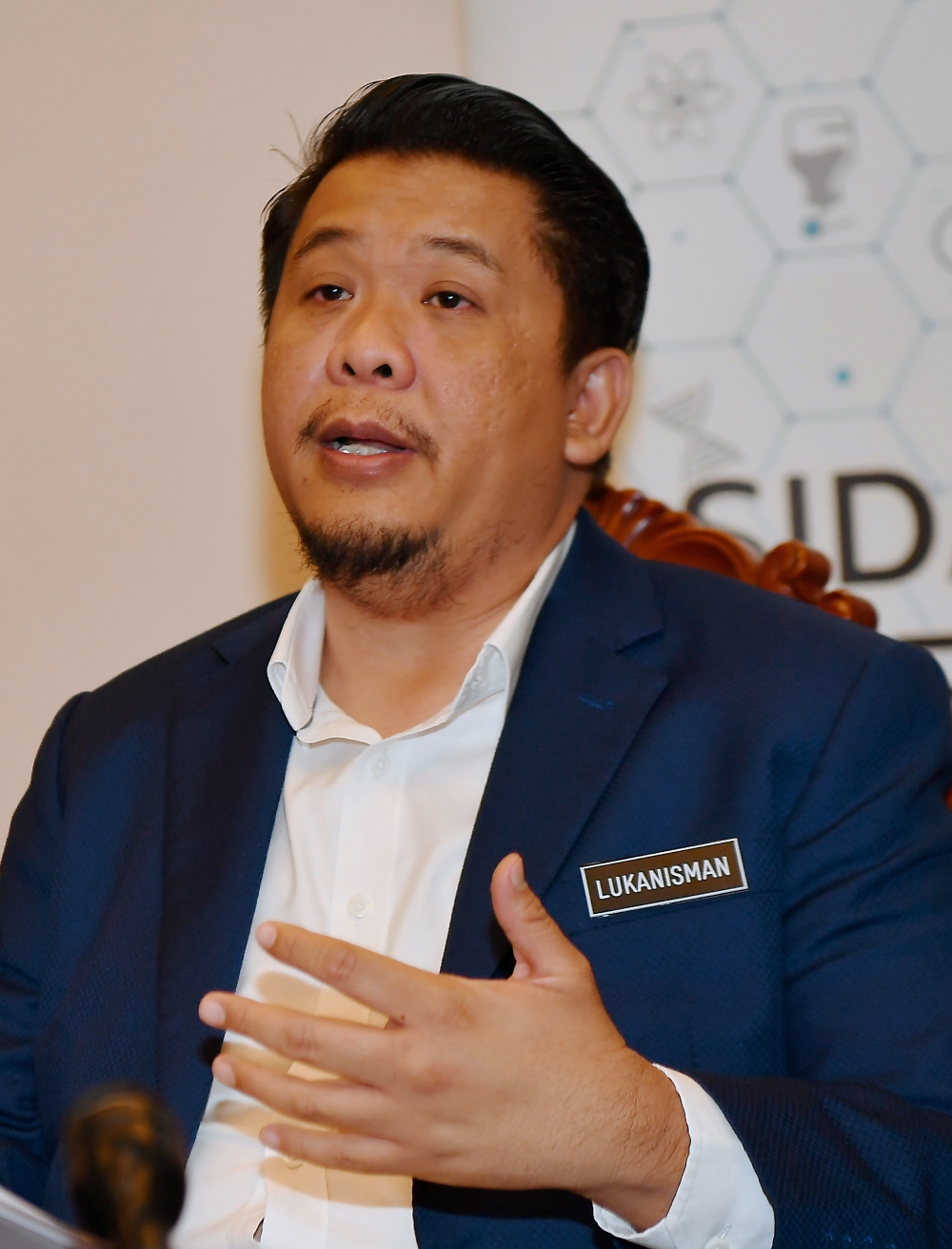 Deputy Minister Datuk Lukanisman Awang Sauni said that foreigners cannot run private clinics in Malaysia without being licensed by the Private Medical Practice Control Section. — Bernama pic
