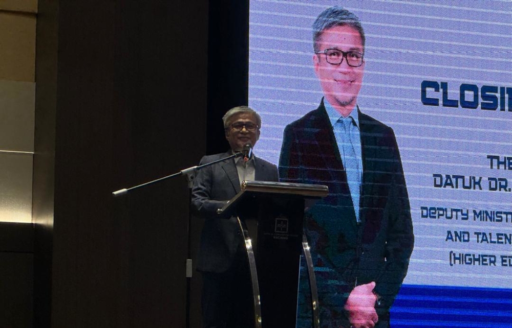 Deputy Minister of Education, Innovation and Talent Development Datuk Dr Annuar Rapaee highlighted Sarawak’s unique position in Malaysia, where the use of English is more prevalent compared to other states. — The Borneo Post pic 