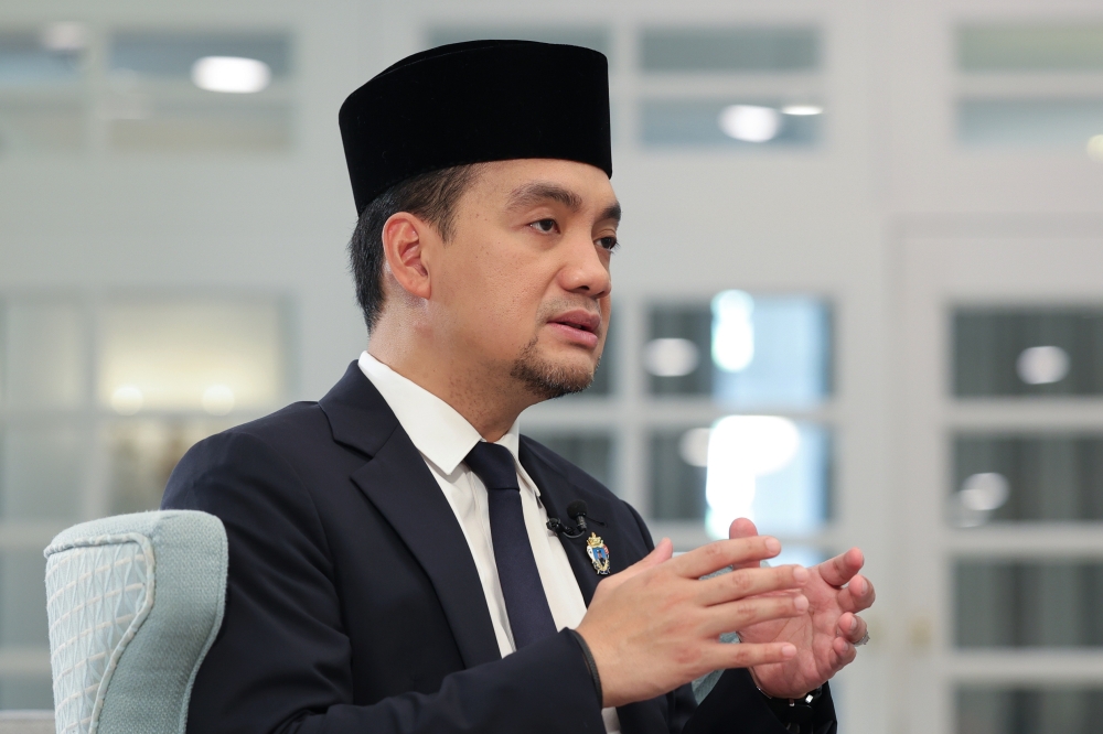 Johor Menteri Besar Datuk Onn Hafiz Ghazi said His Majesty Sultan Ibrahim wanted state leaders to always pay attention to political stability and harmony among the diverse communities, as these are crucial to drawing foreign investors to the state.