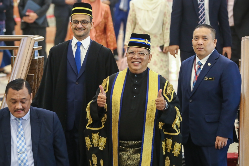 Dewan Rakyat Speaker Datuk Johari Abdul (centre) is pictured at Parliament building in Kuala Lumpur December 19, 2022. — Picture by Yusof Mat Isa