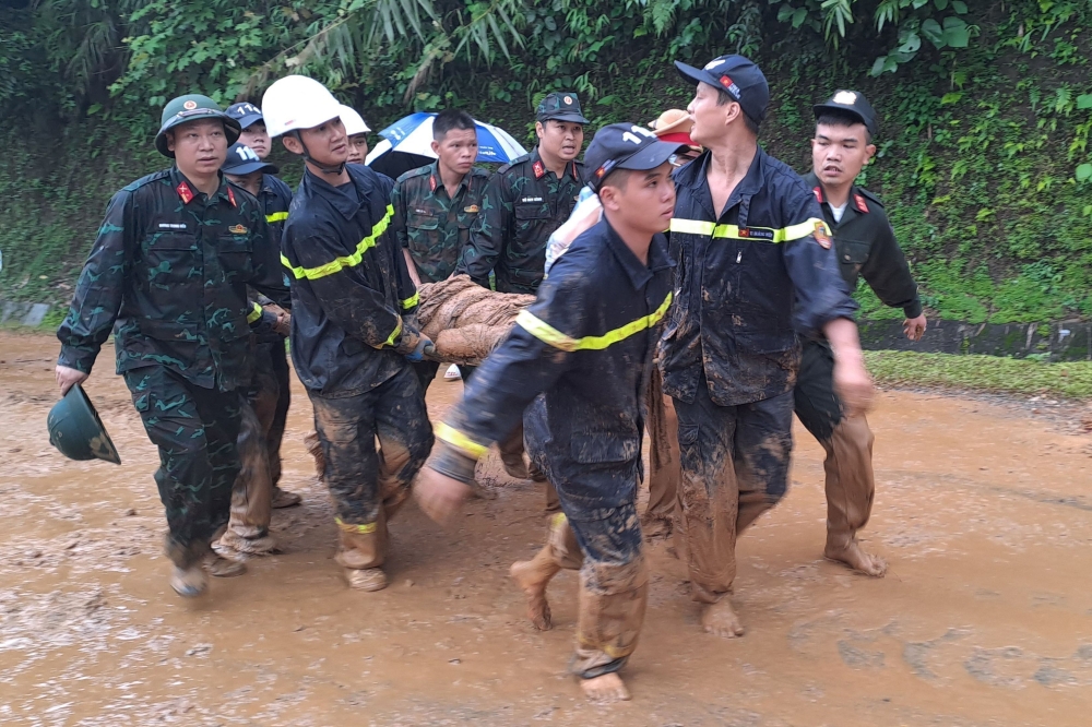 This picture taken and released by the Vietnam News Agency (VNA) on July 13, 2024 shows rescuers carrying out a victim after a landslide in Ha Giang province that killed at least 11 people. — AFP pic/Vietnam News Agency