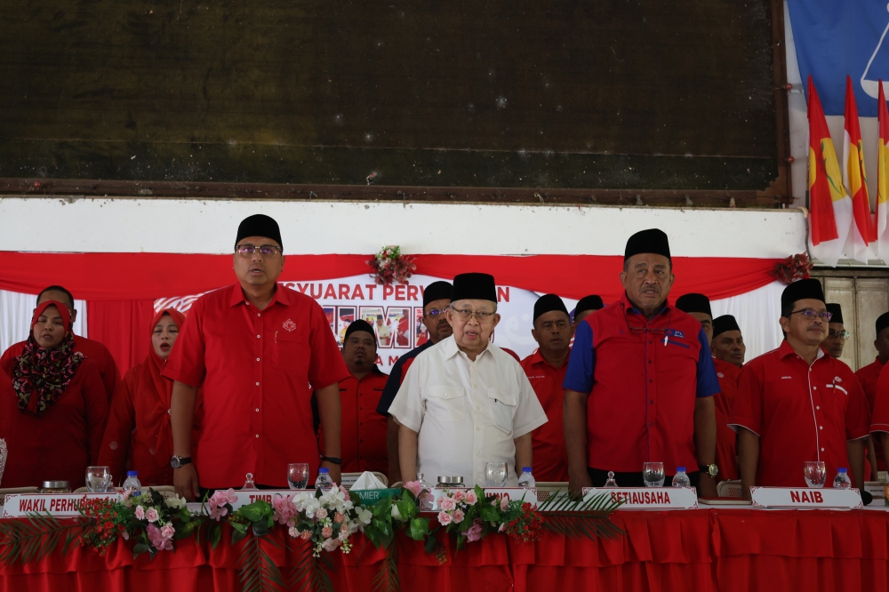Gua Musang Umno Division Chief Tengku Razaleigh Hamzah (centre) and Gua Musang Umno Division Deputy Chief Mohd Syahbuddin Hashim (3rd left) attend the Gua Musang Umno Division Delegates Meeting 2024 in Gua Musang July 13, 2024. — Bernama pic