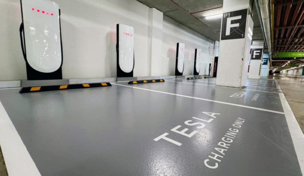 Tesla Malaysia currently has a total of 11 Supercharger locations (52 chargers) and 11 Destination charging locations (57 chargers). It recently deployed its first Tesla Supercharger on the East Coast located in Kuantan and they have announced plans to deploy a Supercharger at The Gardens Mall. — SoyaCincau pic 