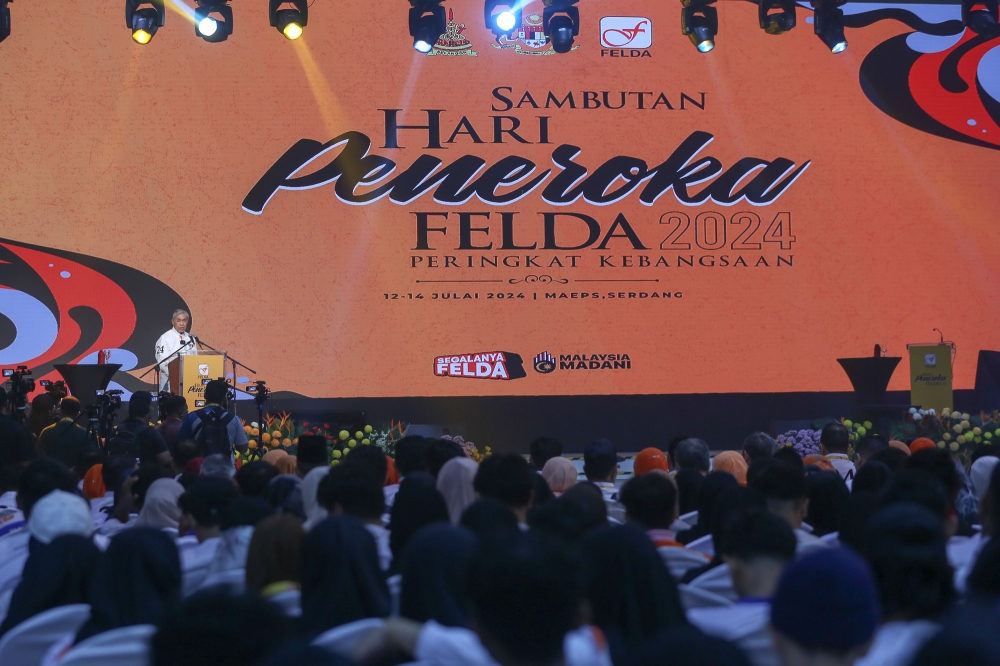 Deputy Prime Minister Datuk Seri Ahmad Zahid Hamidi today said the government is committed to introducing tahfiz schools in Felda areas to train more professionals in technical fields. — Picture by Yusof Mat Isa