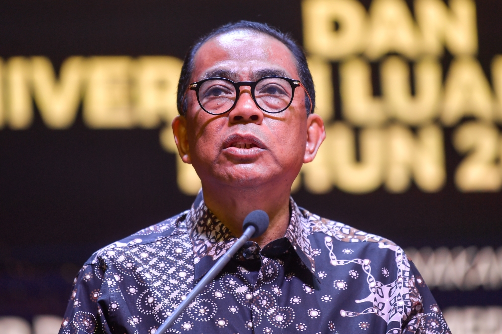 Defence Minister Datuk Seri Mohamed Khaled Nordin stated that Malaysia is interested in the acquisition of the F/A-18 Legacy Hornet following discussions with Kuwait and deployed a technical team to assess the aircraft in June. — Bernama pic