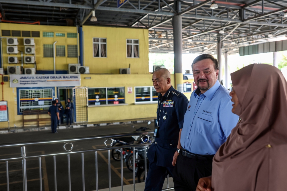 Finance Minister II Datuk Seri Amir Hamzah Azizan conducts a working visit to the Customs, Immigration, Quarantine, and Security (ICQS) Complex in Pengkalan Kubor, Tumpat July 14, 2024. — Bernama pic