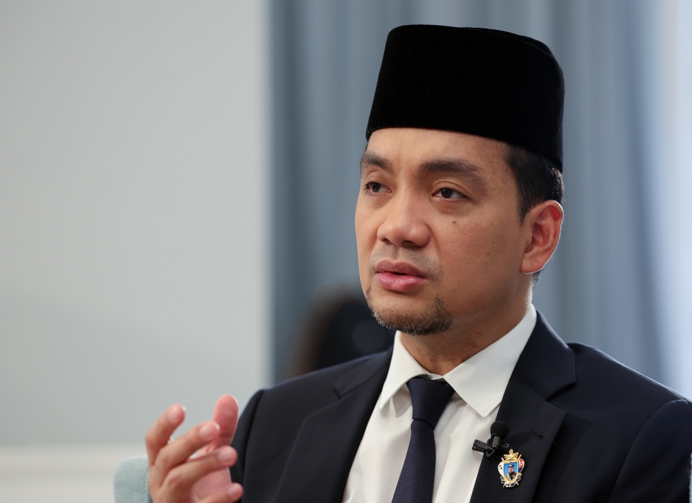 Johor Menteri Besar Datuk Onn Hafiz Ghazi shared that His Majesty Sultan Ibrahim places great emphasis on unity between communities of multiple races and religions, which is the key to the prosperity and progress of a state or nation. — Bernama pic 