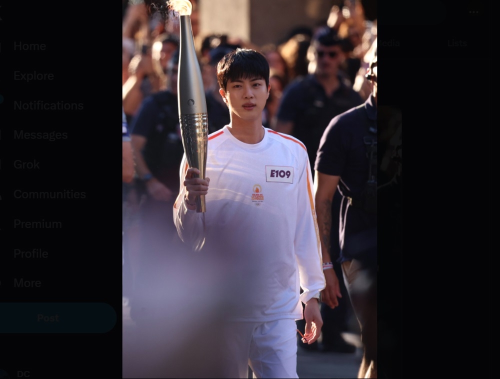 Jin of popular K-pop group BTS today made his appearance as the first torchbearer at the Louvre Museum section of the 2024 Paris Olympics torch relay in Paris. — Picture via X/@mhereonlyforbts
