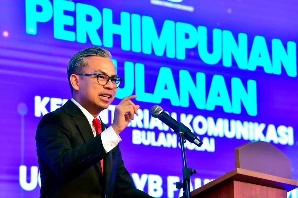 Communications Minister Fahmi Fadzil said he will meet with editors-in-chief of Malaysia’s media industry soon following the extreme comments on the news posted on their respective social media platforms. — Bernama pic