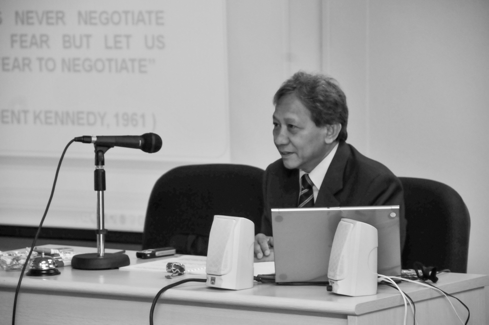 After retiring, former Foreign Ministry secretary-general Tan Sri Abdul Kadir Mohamad was reappointed as ambassador-at-large based in the Foreign Ministry. He played a key role as the head of the Malaysian team in preparation of the case for Pulau Ligitan and Pulau Sipadan in the dispute with Indonesia. — Picture from X/Institute of Diplomacy and Foreign Relations  