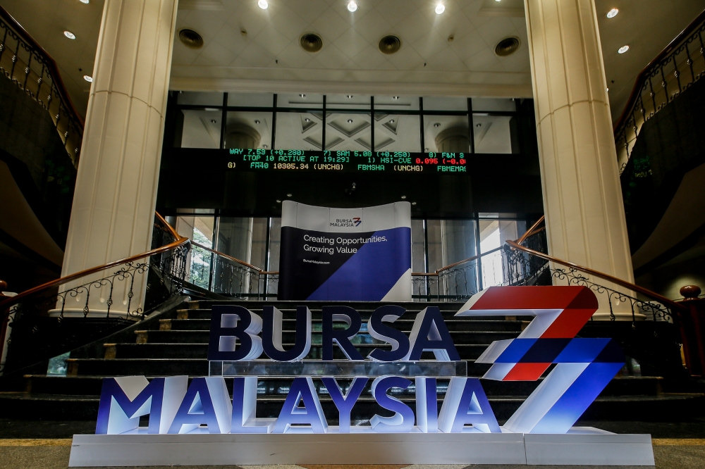 At 5pm, the FTSE Bursa Malaysia KLCI (FBM KLCI) jumped 10.76 points, or 0.67 per cent, to 1,629.82 from Friday’s close of 1,619.06. — Picture by Hari Anggara.