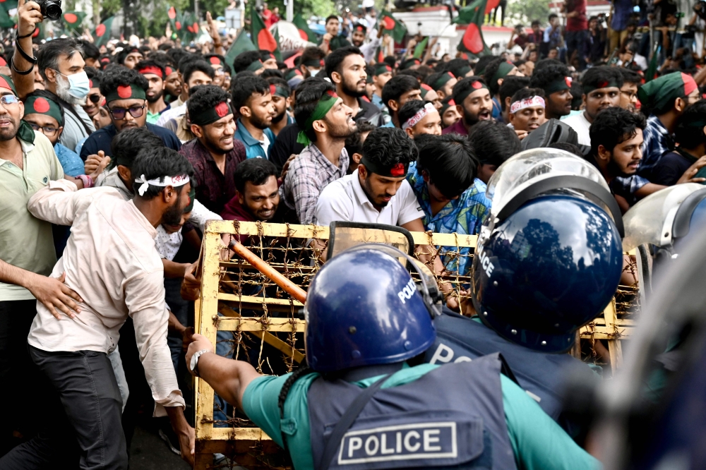 Police and witnesses said hundreds of anti-quota protesters and students backing the ruling Awami League party battled for hours on Dhaka University campus, hurling rocks, fighting with sticks and beating each other with iron rods. — AFP pic