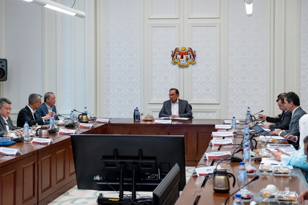 Prime Minister Datuk Seri Anwar Ibrahim chairs the National Investment Council Meeting (MPN) No. 5/2024, July 15, 2024. — Picture from X/Anwar Ibrahim   