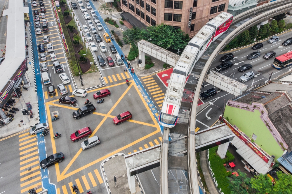 In a statement today, DBKL said the Cabinet Committee on Road Safety and Traffic Congestion has decided that Jalan Sultan Ismail, from the Jalan Raja Chulan intersection to the Jalan Bukit Bintang intersection, will revert to its original one-way stretch beginning at 12.01am next Monday. — Picture by Hari Anggara