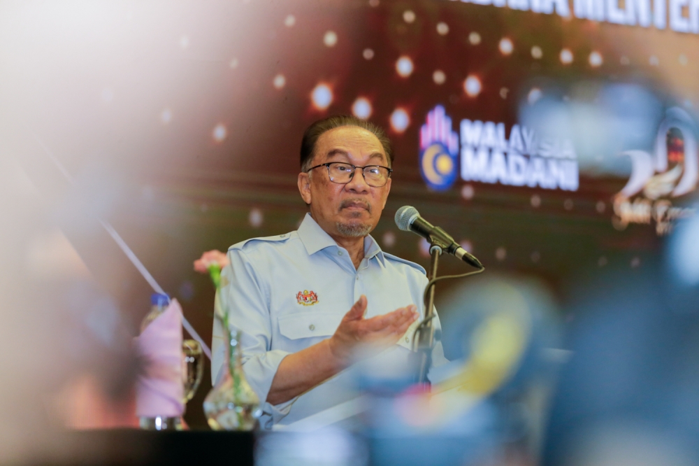 Anwar said he was unable to meet the Teoh family earlier as he was busy with preparations for the King’s inauguration this Saturday. —Picture by Raymond Manuel
