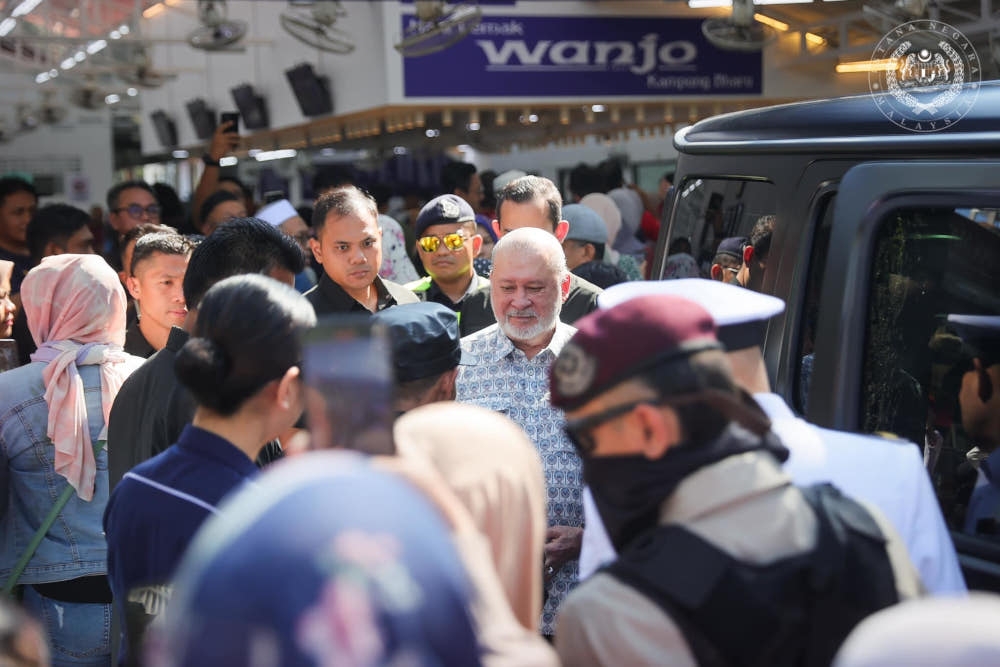 His Majesty Sultan Ibrahim, King of Malaysia is also a caring monarch who takes an interest in the welfare of the people, using his interactions to hear their complaints and problems firsthand, said Mersing District Officer Jamil Hasni Abdullah. — Picture from Facebook/Sultan Ibrahim Sultan Iskandar 