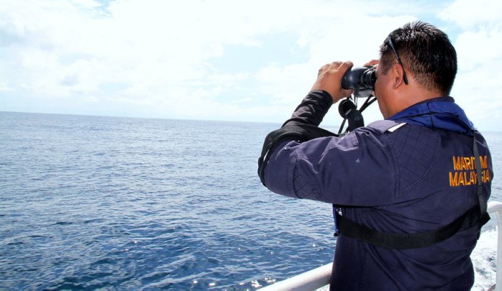 Melaka MMEA director Captain (Maritime) Mohd Khairi Abd Aziz said the victim, an Indian national identified as Vishnu Babu, 25, was believed to have fallen into the sea at 11.8 nautical miles South-west of Tanjung Klebang in Melaka at about 11.10am. — Bernama file pic