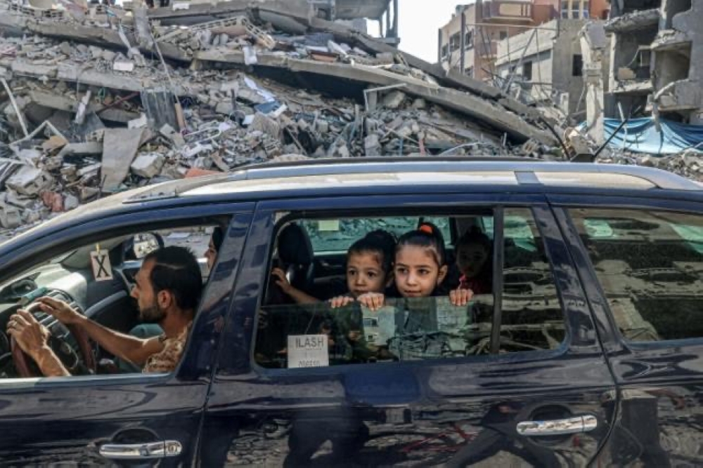 Khatib was presented with the award for a picture of two children looking through the window of a car driving past rubble in Rafah in the southern Gaza Strip. — AFP pic/Said Khatib