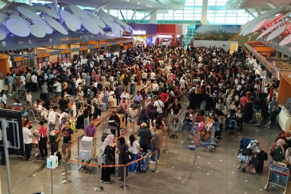 A view of KLIA2 as passengers are affected by the global IT outage. — Picture by Muhammad Yusry