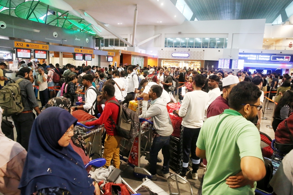 The long lines were mainly due to airlines facing in-house systems distruptions, necessitating manual check-ins. — Picture by Choo Choy May.
