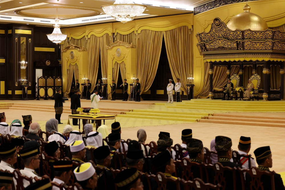 Prime Minister Datuk Seri Anwar Ibrahim delivers his congratulations speech and loyalty oath during the 17th King's Installation Ceremony at Istana Negara. — Bernama pic