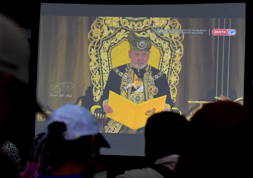 People watch the Installation Ceremony of Sultan Ibrahim as the 17th King of Malaysia on a giant screen in Bukit Subang July 20, 2024. — Bernama pic