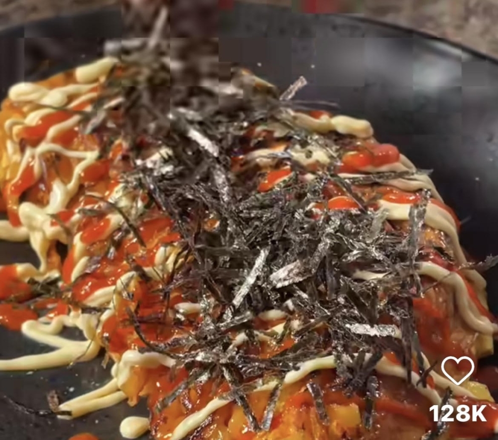 In the video, the chef claims that the dish is offered as “popular street food vendor” in Malaysia. — Screengrab via Instagram/buzzfeedtasty