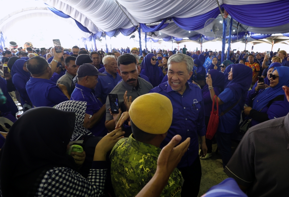 Deputy Prime Minister Datuk Seri Ahmad Zahid Hamidi speaks to attendees at the Sabah Barisan Nasional Convention at SMJK Tiong Hua in Sandakan on July 21, 2024. — Bernama pic