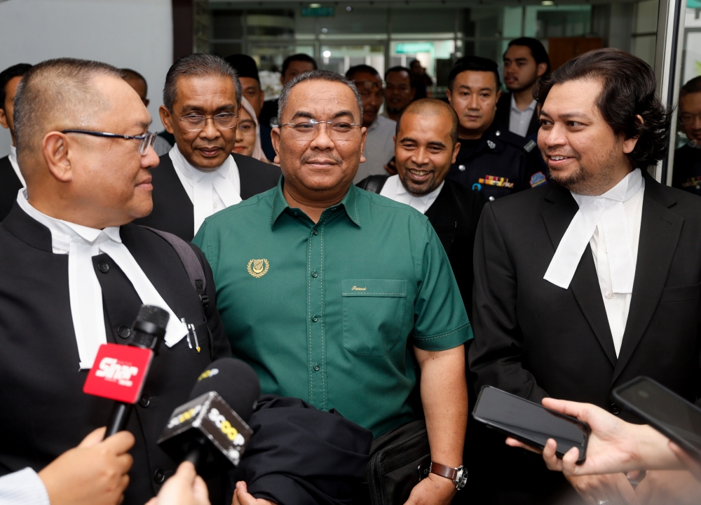 Kedah Menteri Besar Datuk Seri Muhammad Sanusi Md Nor at the High Court in Shah Alam, July 22, 2024. He was alleged to have uttered seditious words regarding the appointment of the Selangor menteri besar and the establishment of the unity government at a political talk at Simpang 4, Taman Selayang Mutiara-Kampung Bendahara, Gombak near here at 11pm on July 11 last year. — Bernama pic 