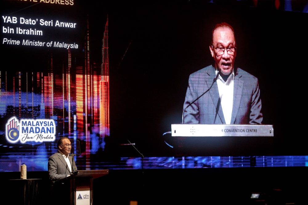 Anwar gave an assurance that the safety of the Malaysian students in troubled Bangladesh is paramount. — Picture by Sayuti Zainudin