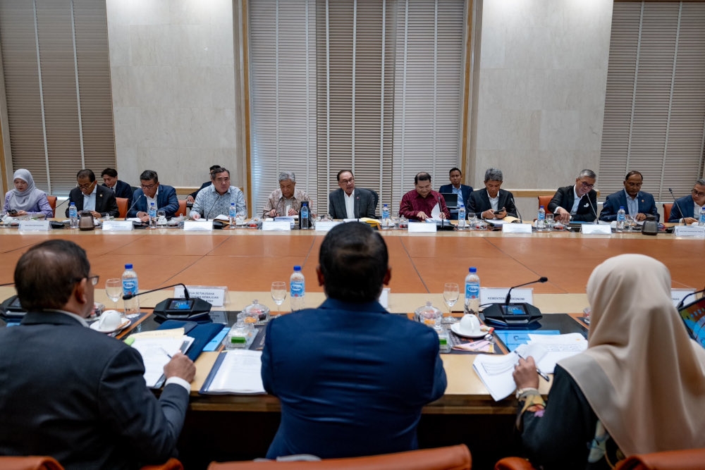 Prime Minister Datuk Seri Anwar Ibrahim chairs the Second Bumiputera Economic Council (MEB) Meeting No. 2/2024, July 22, 2024. — Picture from X/Anwar Ibrahim 