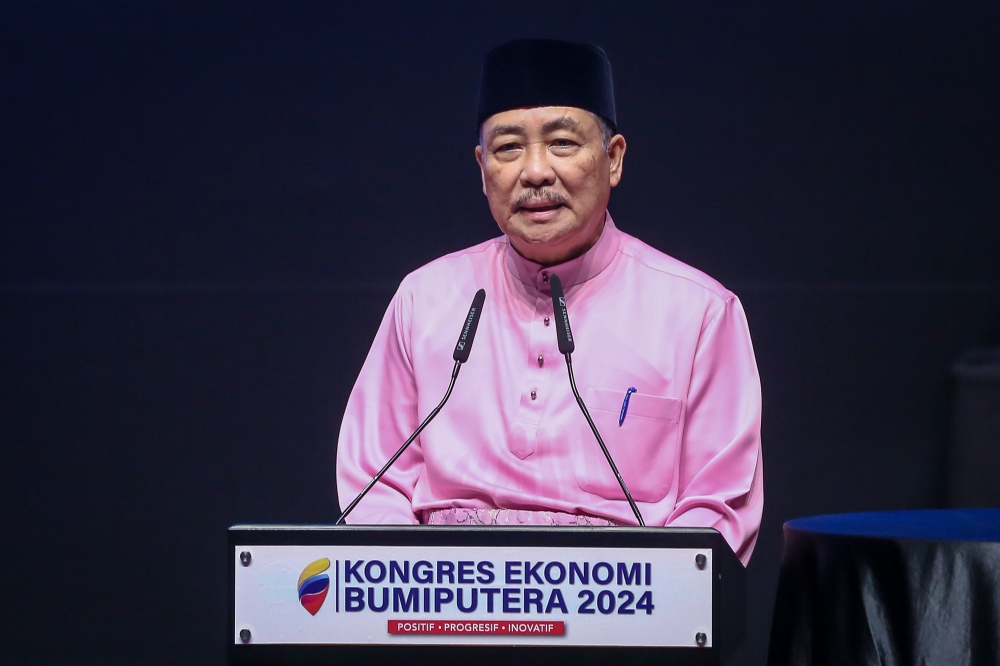 Sabah Chief Minister Datuk Seri Hajiji Noor said 25 'sick' projects were identified out of the 1,218 currently in progress in the state.— Picture by Yusof Mat Isa
