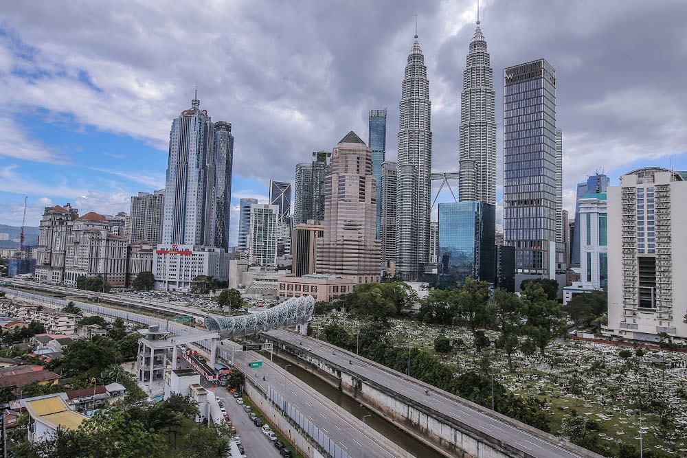 Chief Statistician Malaysia Datuk Seri Mohd Uzir Mahidin said the overall monthly inflation for June 2024 recorded an increase of 0.2 per cent, driven by inflation for transport of 0.5 per cent, restaurant and accommodation services (0.3 per cent) and recreation, sport and culture (0.3 per cent). — Picture by Hari Anggara