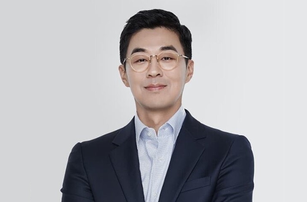 Current HYBE CEO Park Ji-won will reportedly resign from his position, according to media reports. — Picture via X/PopBase