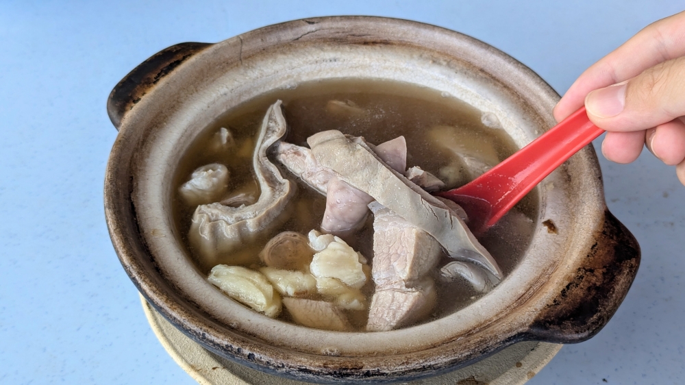 The standard ‘bak kut teh’ at Lieong Kee comes with lean and fatty meat, stomach, intestines, your choice of ribs or cartilage, and tendons. — Picture by Ethan Lau