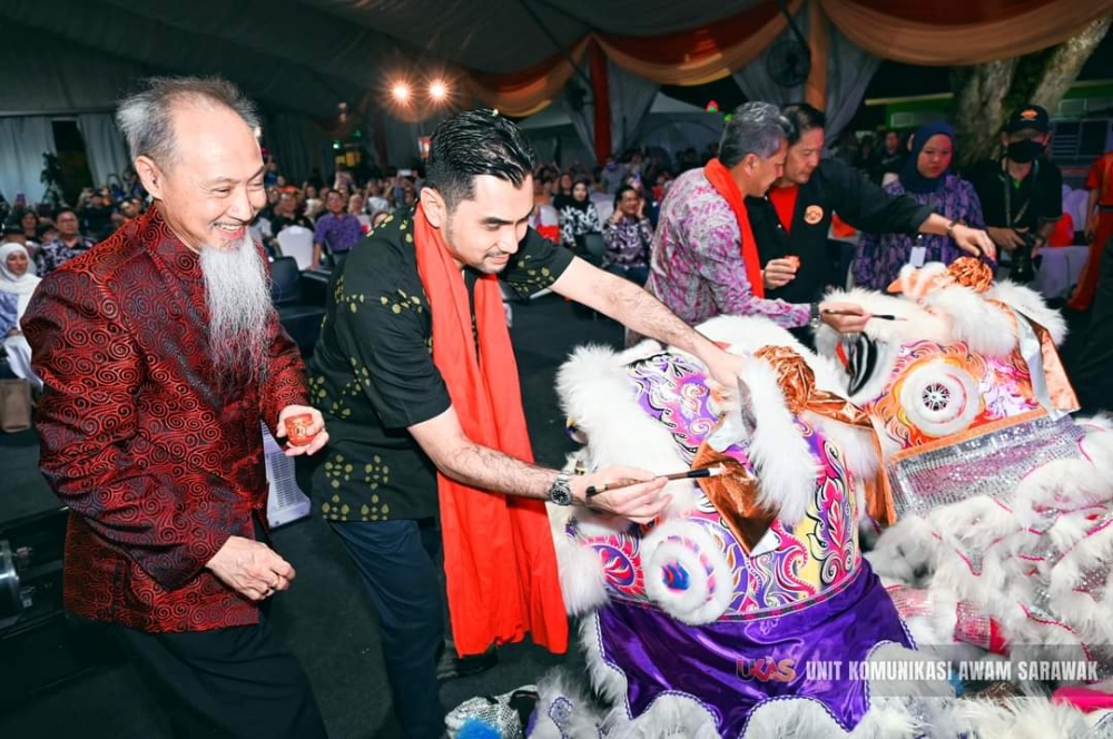 Khairul Firdaus (2nd left) and Shaharuddin (3rd left) perform the eye-dotting ceremony during the event. Also seen is Chinese Martial Arts Association (CMAA) president Chester Lim (1st left). — Photo courtesy of Sarawak Public Communication Unit