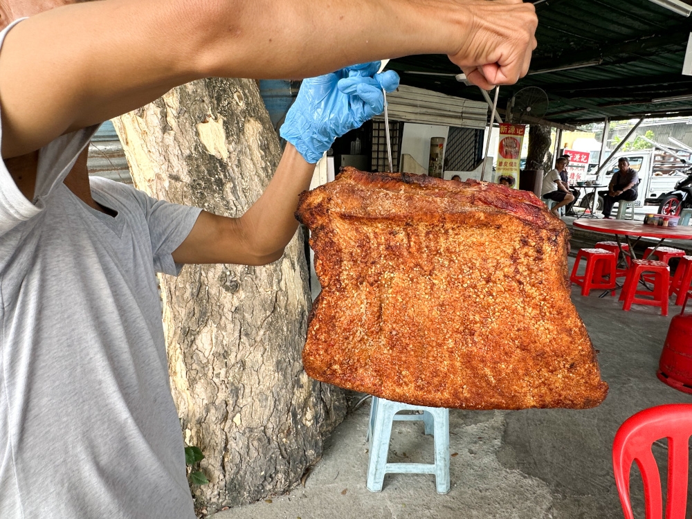 Sin Yuan Kee Chicken Rice’s amazing ‘siew yoke’, hot from the oven. — Pictures by Lee Khang Yi